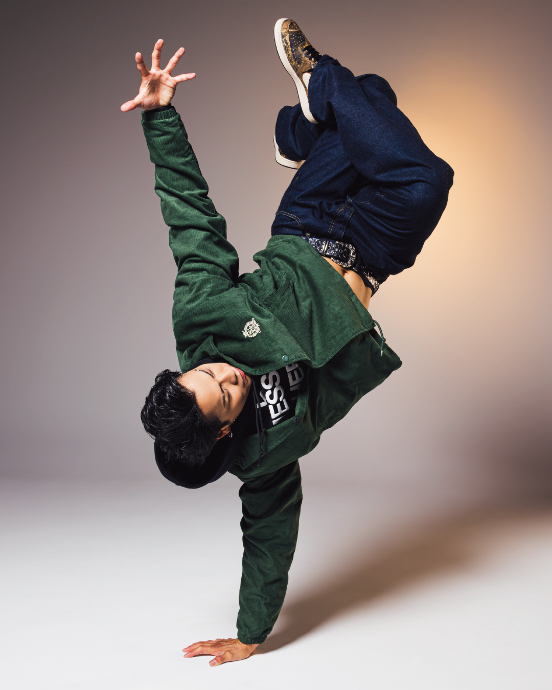 着こなしにルールなんてない。自由に、自分らしく。｜NIKE REOさん コーディネート