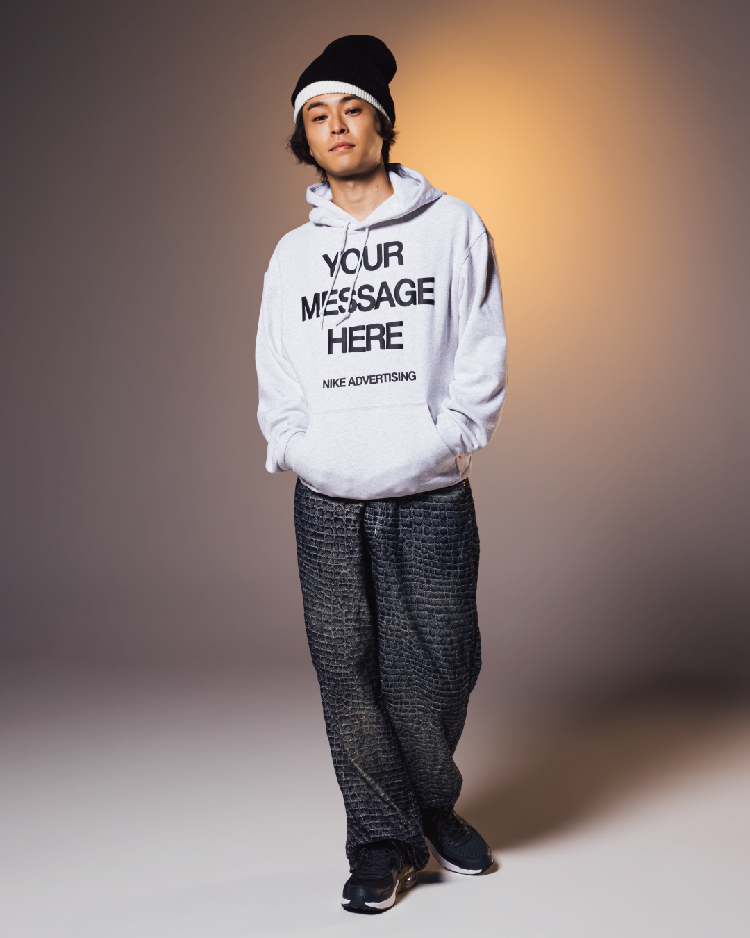 着こなしにルールなんてない。自由に、自分らしく。｜NIKE アツムさん コーディネート