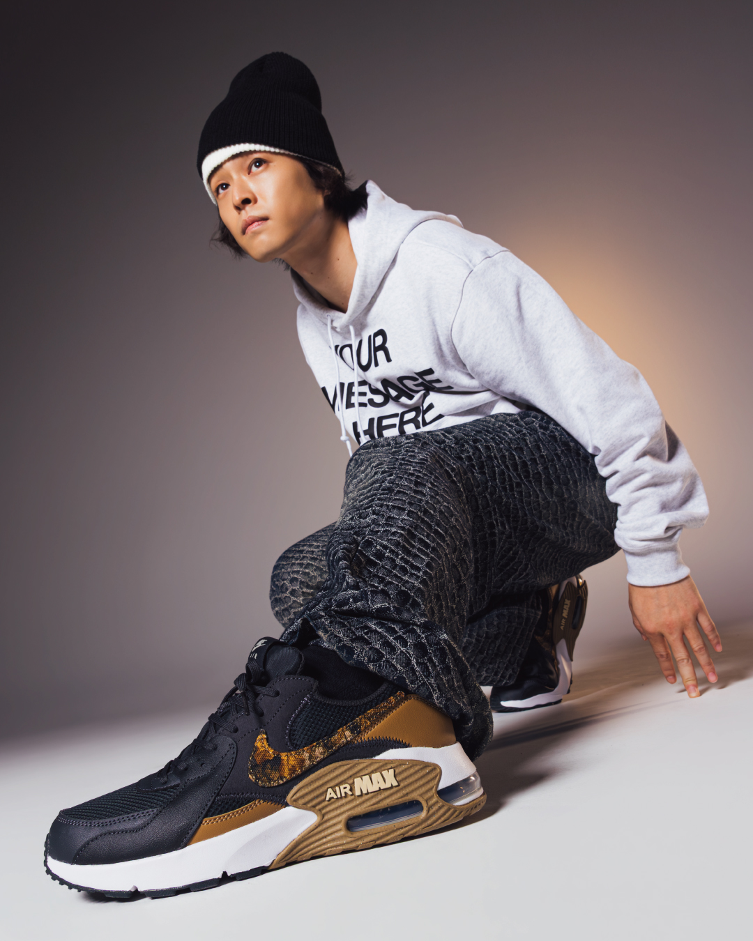 着こなしにルールなんてない。自由に、自分らしく。｜NIKE アツムさん コーディネート