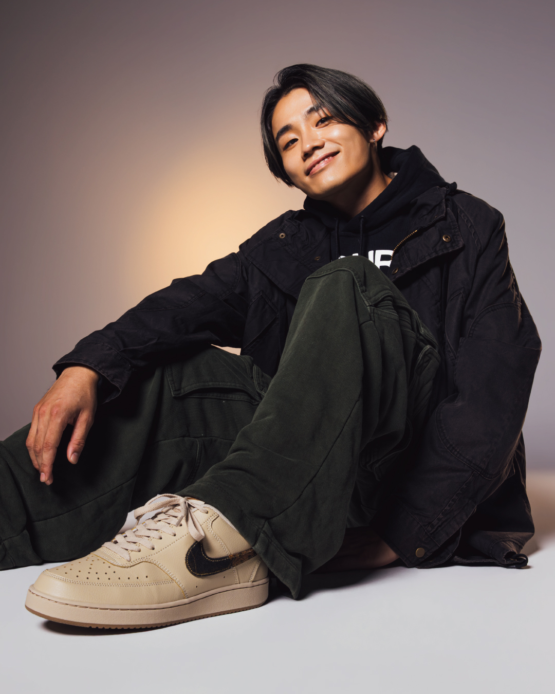 着こなしにルールなんてない。自由に、自分らしく。｜NIKE カンティスさん コーディネート