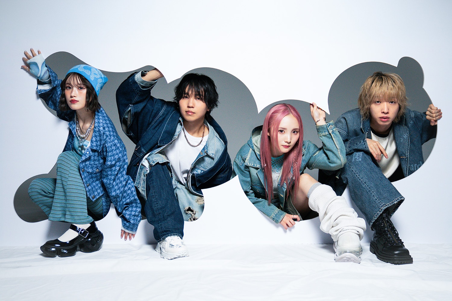 いつもの服に、ひとクセを。ベロアの光沢。アニマル柄の存在感。 Aooo